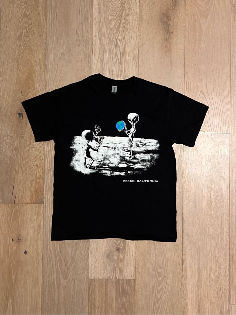 Vintage 2000s Baker, California Graphic T Shirt Black Alien California Print